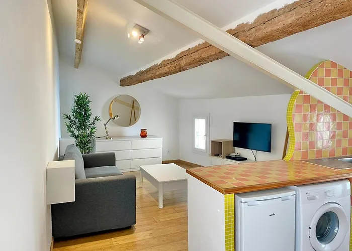 Grand studio sur la Marine